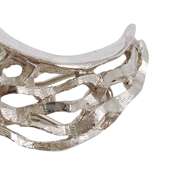 Vintage Silver Tone Modernist Abstract Openwork Crescent Moon Clip-On Earrings - Picture 5 of 10